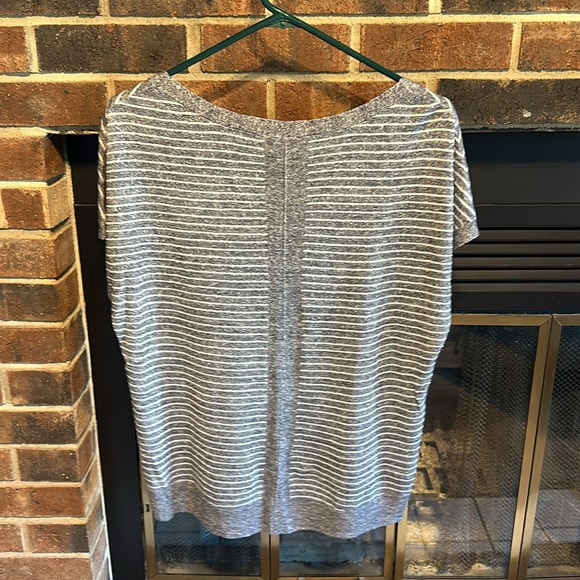 NWOT Gap Top - Picture 2 of 3